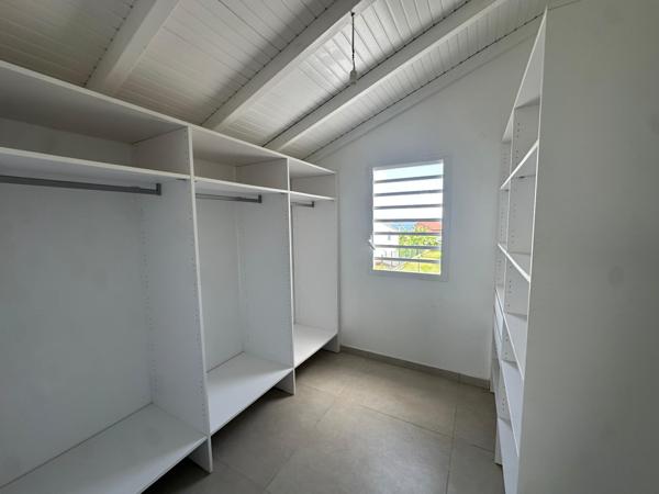 A LOUER  MAGNIFIQUE VILLA T6 R+1 SITUEE A ARNOUVILLE PETIT-BOURG