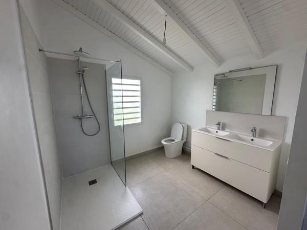 A LOUER  MAGNIFIQUE VILLA T6 R+1 SITUEE A ARNOUVILLE PETIT-BOURG