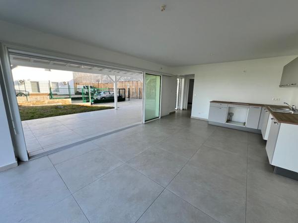 A LOUER  MAGNIFIQUE VILLA T6 R+1 SITUEE A ARNOUVILLE PETIT-BOURG