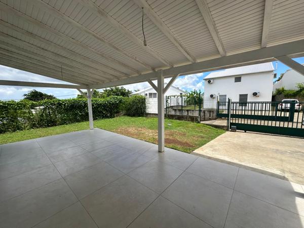 A LOUER  MAGNIFIQUE VILLA T6 R+1 SITUEE A ARNOUVILLE PETIT-BOURG