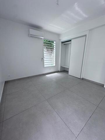 A LOUER  MAGNIFIQUE VILLA T6 R+1 SITUEE A ARNOUVILLE PETIT-BOURG