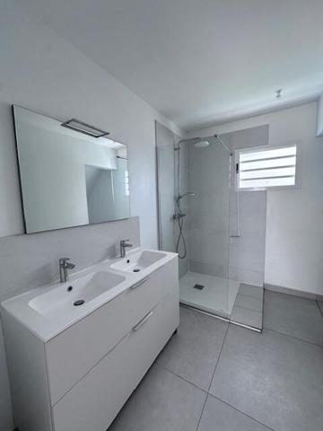 A LOUER  MAGNIFIQUE VILLA T6 R+1 SITUEE A ARNOUVILLE PETIT-BOURG