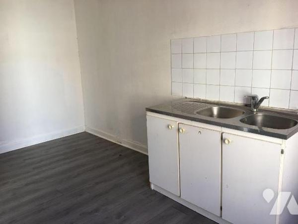 Idéal investisseur. Maison de ville sur Le Lude sur une surface habitable de 75m²

Au RDC : u...