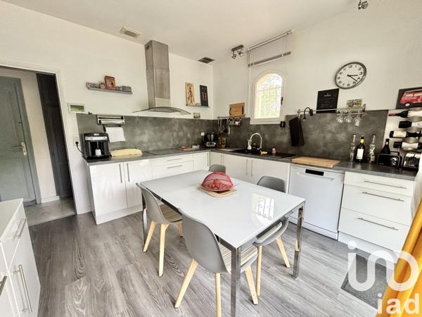 Maison 8 pièces de 144 m² à Izon (33450)