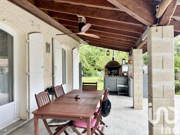 Maison 8 pièces de 144 m² à Izon (33450)