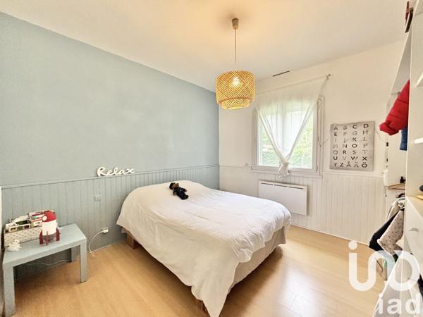 Maison 8 pièces de 144 m² à Izon (33450)