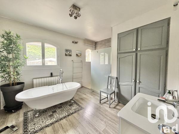 Maison 8 pièces de 144 m² à Izon (33450)