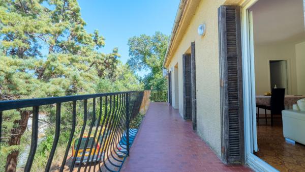 Bâtisse San Martino Di Lota 8 pièce(s) 217.7 m2 quatre appartements