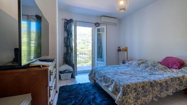 Bâtisse San Martino Di Lota 8 pièce(s) 217.7 m2 quatre appartements