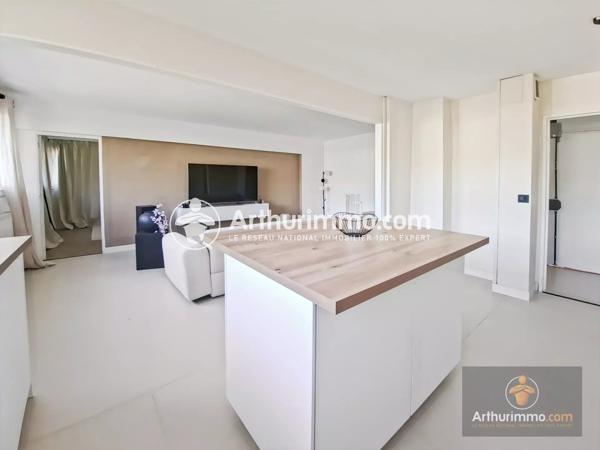 Location                                                      Appartement
                        
                     4 pièces                      77 m2                     à Combs-la-Ville