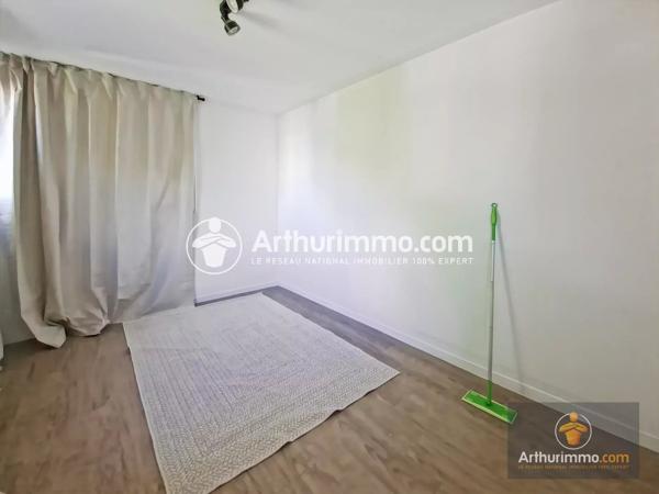 Location                                                      Appartement
                        
                     4 pièces                      77 m2                     à Combs-la-Ville