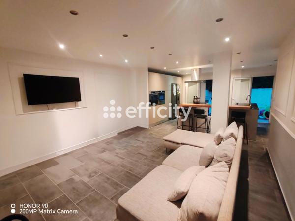 Maison
         5 pièces
        - 130 m² 330 000 € *