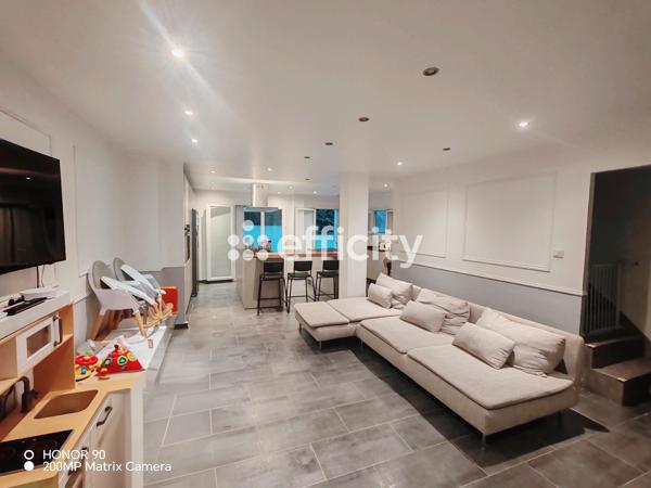Maison
         5 pièces
        - 130 m² 330 000 € *