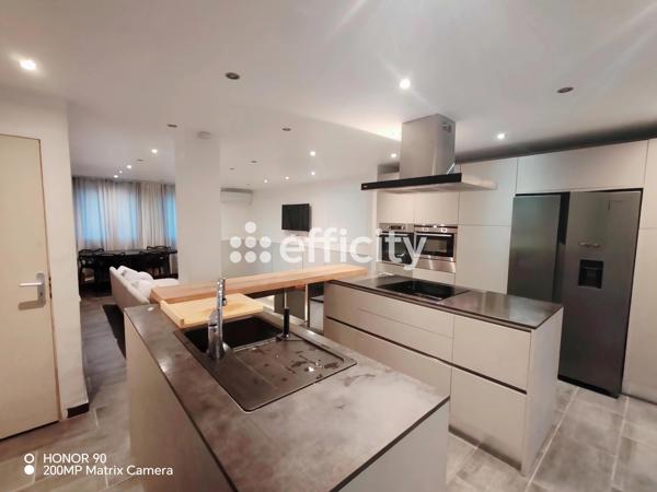 Maison
         5 pièces
        - 130 m² 330 000 € *
