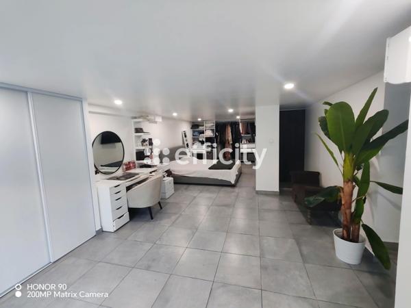 Maison
         5 pièces
        - 130 m² 330 000 € *