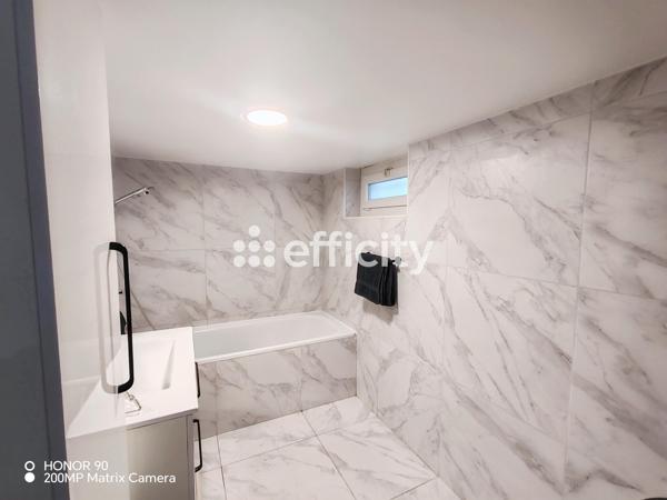 Maison
         5 pièces
        - 130 m² 330 000 € *