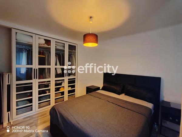 Maison
         5 pièces
        - 130 m² 330 000 € *