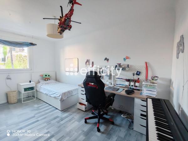Maison
         5 pièces
        - 130 m² 330 000 € *