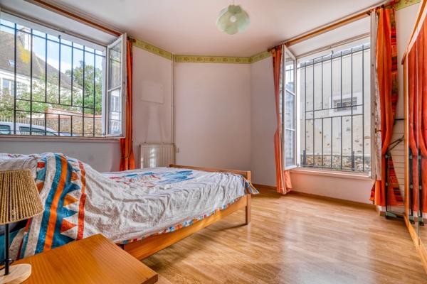 Christophe Michaudelle Capifrance, EXCLUSIVITÉ, vous propose au cœur de MEAUX, au pied de la cathédrale, appartement avec beaucoup de charme 4 pièces 80 m² avec sa terrasse, sa place de stationnement