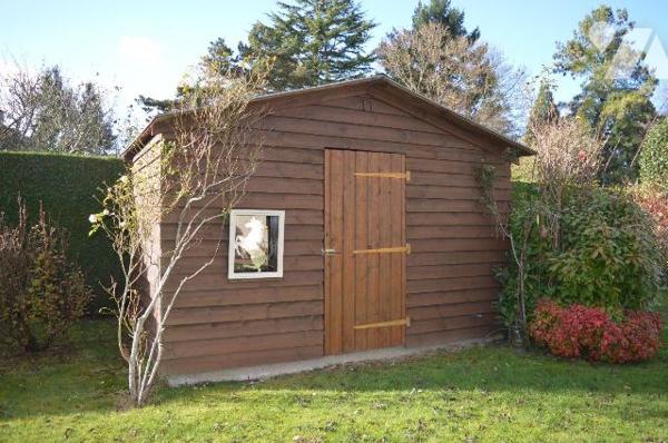 Découvrez cette charmante maison de 96,05 m² habitables, construite en 1978, située dans un env...