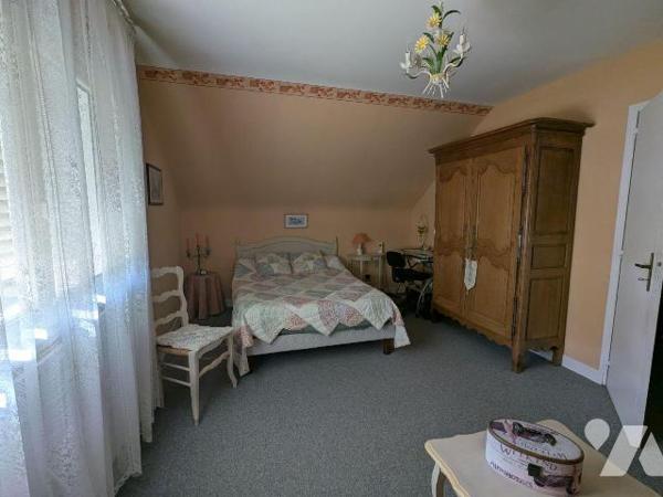 Découvrez cette charmante maison de 96,05 m² habitables, construite en 1978, située dans un env...