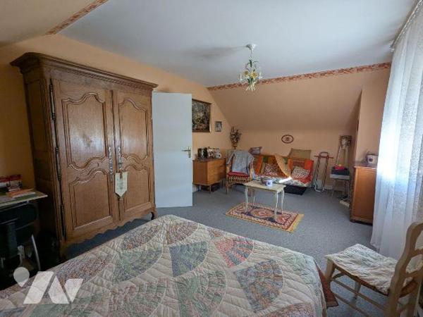 Découvrez cette charmante maison de 96,05 m² habitables, construite en 1978, située dans un env...