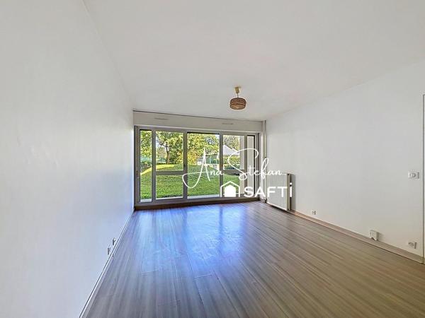 Idéal premier achat ou investissement ! Découvrez ce spacieux T2 de 64 m², à deux pas des commerces, écoles et transports.