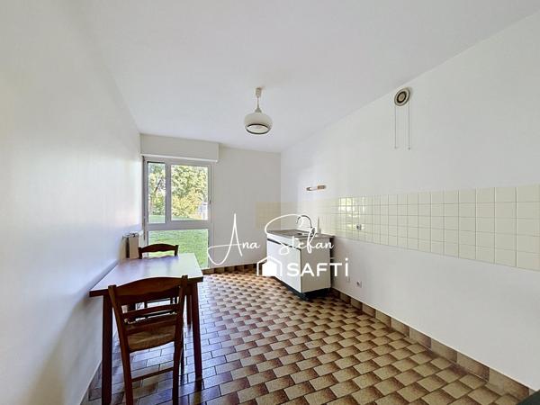 Idéal premier achat ou investissement ! Découvrez ce spacieux T2 de 64 m², à deux pas des commerces, écoles et transports.