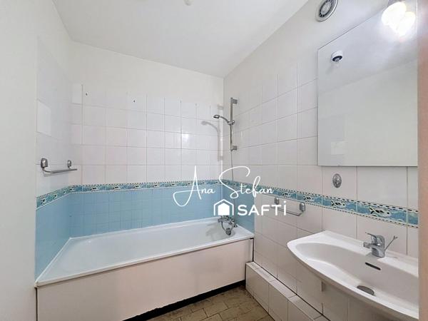 Idéal premier achat ou investissement ! Découvrez ce spacieux T2 de 64 m², à deux pas des commerces, écoles et transports.