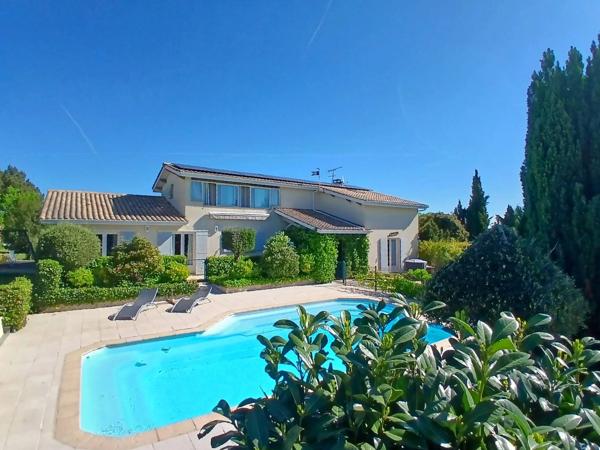 Jolie villa moderne avec piscine, jacuzzi et sauna