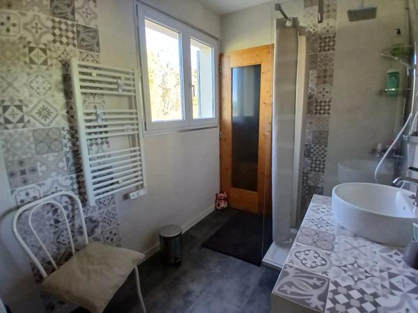 Jolie villa moderne avec piscine, jacuzzi et sauna