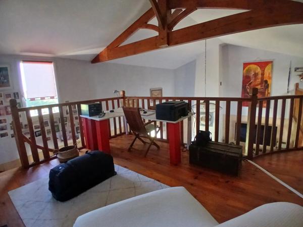Jolie villa moderne avec piscine, jacuzzi et sauna