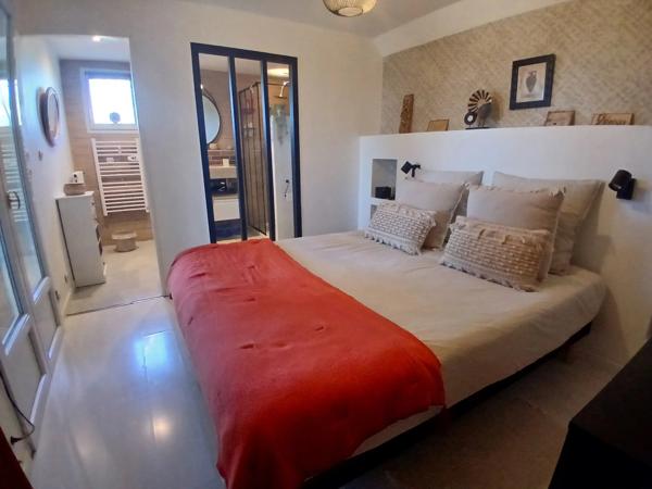 Jolie villa moderne avec piscine, jacuzzi et sauna