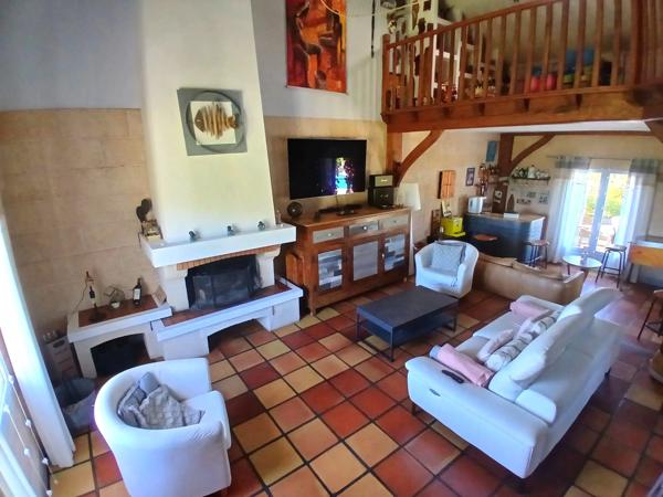 Jolie villa moderne avec piscine, jacuzzi et sauna