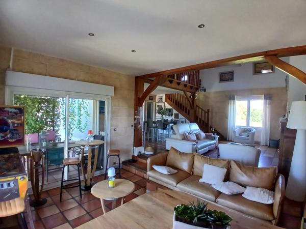 Jolie villa moderne avec piscine, jacuzzi et sauna