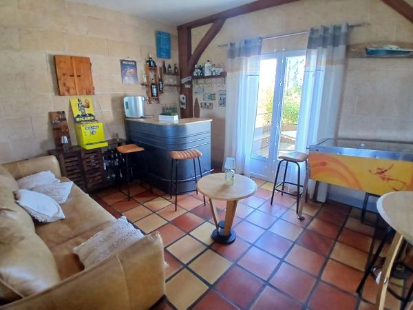 Jolie villa moderne avec piscine, jacuzzi et sauna