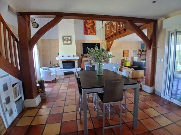 Jolie villa moderne avec piscine, jacuzzi et sauna