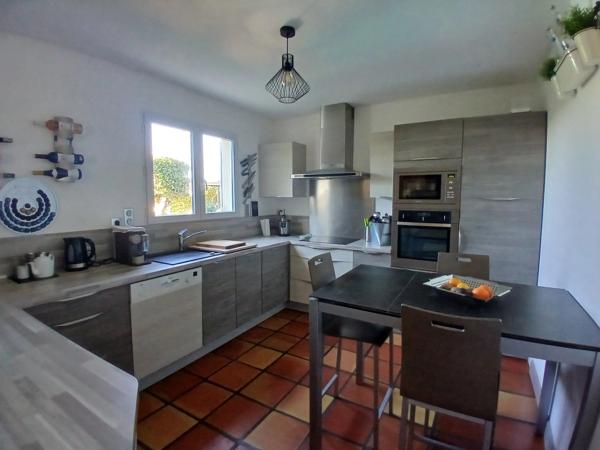 Jolie villa moderne avec piscine, jacuzzi et sauna