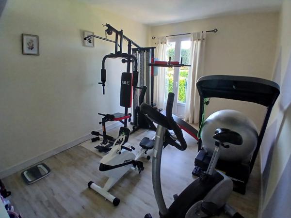 Jolie villa moderne avec piscine, jacuzzi et sauna