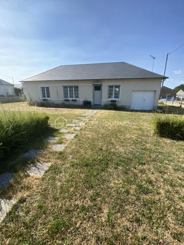 A proximité du centre ville d'Herbault, venez découvrir cette maison des années 80 avec beaucoup de potentiel.

Au même niveau, vous découvrirez une entrée, donnant sur un séjour desservant 3 chambres, une salle de bain avec toilette séparé ainsi qu'une cuisine avec salle à manger possèdant un acces au garage qui peut également faire office d'arrière cuisine.
L'ensemble des cloisons sont non porteuses, la disposition des pièces peut donc être entièrement repensé.
La maison se situe sur une parcelle de 1407 m² et possède 2 autres garages ainsi qu'un débarras. 
Entièrement cloturé, ce bien est relié au tout à l'égout, possède une toiture récente ainsi que des huisseries pvc double vitrage.

SI vous souhaitez le visiter ou plus de renseignements
N'hésiter pas à me contacter