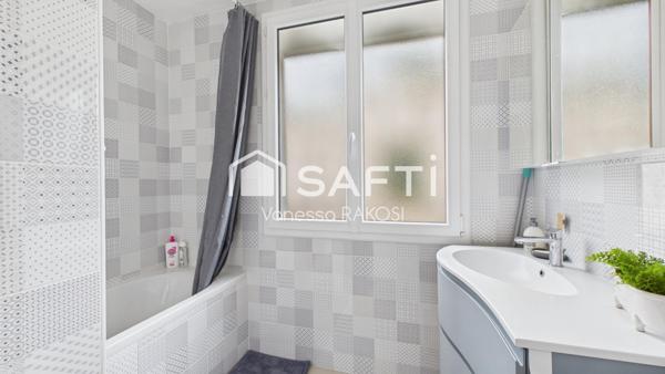 MAISON DE VILLE ACCUEILLANTE DANS UN SECTEUR NON INONDABLE