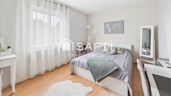 MAISON DE VILLE ACCUEILLANTE DANS UN SECTEUR NON INONDABLE