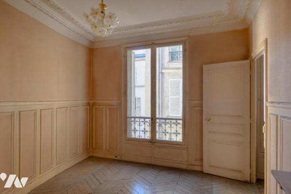 PARIS 17 / BATIGNOLLES - APPARTEMENT BOURGEOIS 4 PIÈCES EN ÉTAGE A RÉNOVER + CAVE