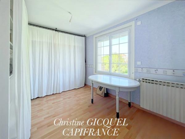 Dpt Loire Atlantique (44), à vendre CENTRE SAINT PERE EN RETZ EN IMPASSE, MAISON 7 PIECES - 5 CHAMBRES - JARDIN CLOS TERRASSE