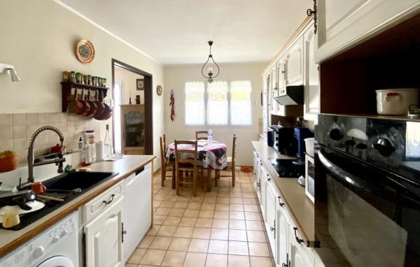 Maison ancienne Nogent-le-Roi 130.84 m²