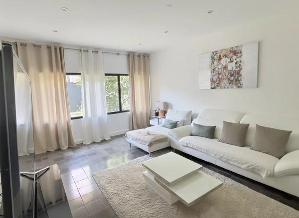 Maison Familiale, Alliance parfaite entre modernité, calme et verdure.