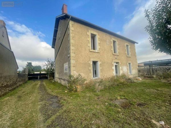 Maison à vendre à Saint-Varent dans les Deux-Sèvres (79330), ref : 49075-793