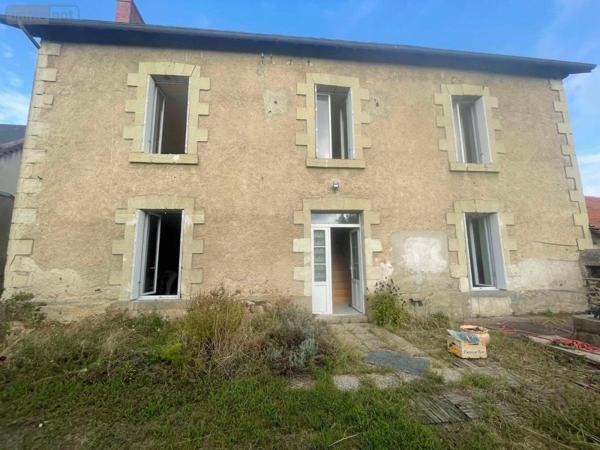 Maison à vendre à Saint-Varent dans les Deux-Sèvres (79330), ref : 49075-793