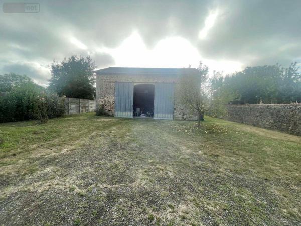 Maison à vendre à Saint-Varent dans les Deux-Sèvres (79330), ref : 49075-793