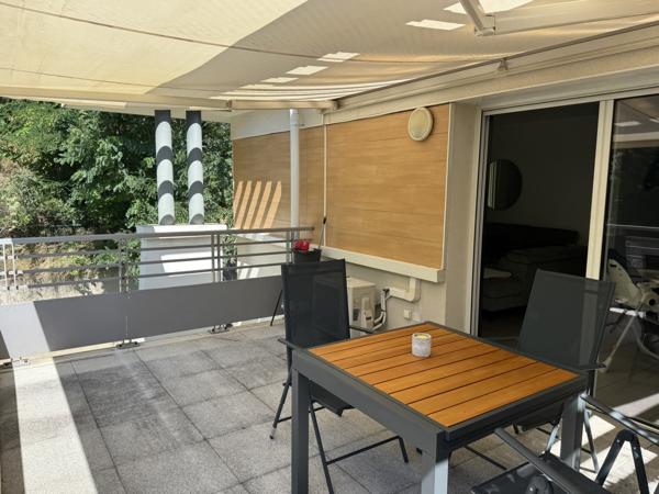 Villeneuve-lès-Avignon (30400) Appartement 3 chambres vue magnifique terrasse garage